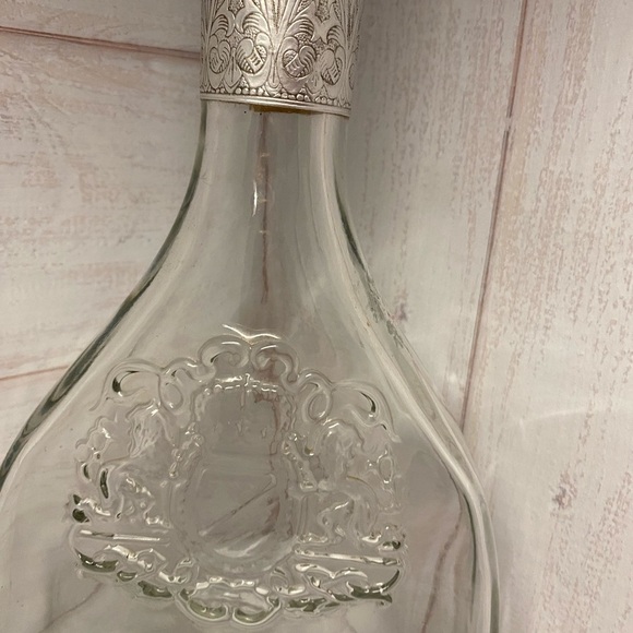 Vintage prohibition shot glass and decanter with federally illegal stamped - Picture 5 of 10